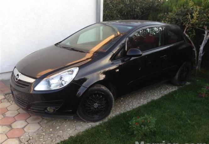 Shitet Opel corsa
