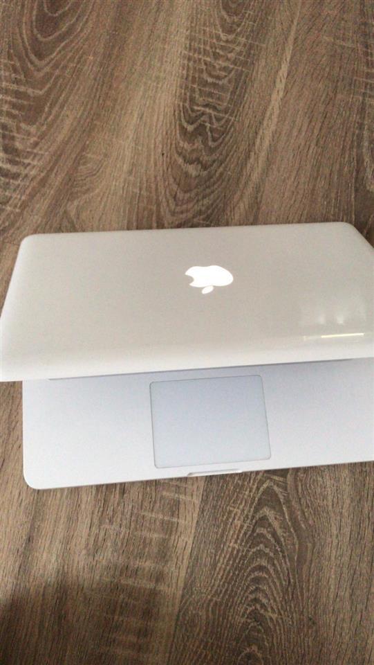 shitet-laptopi-macbook