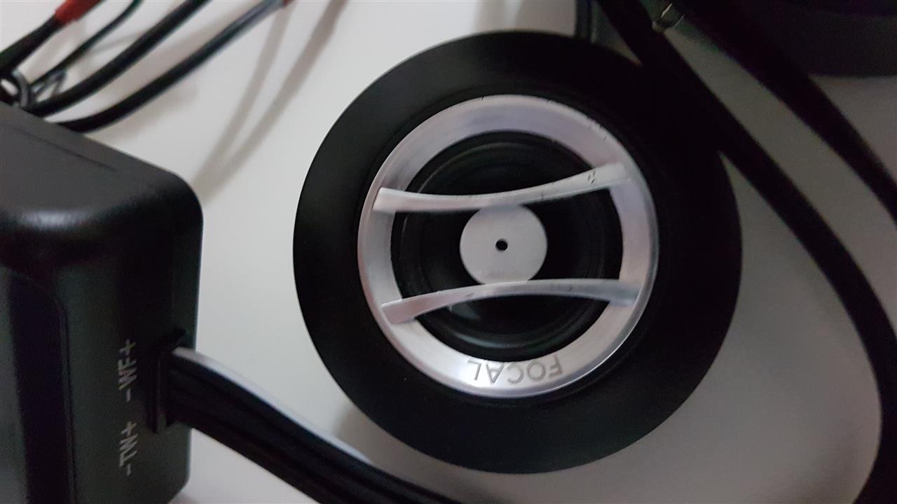 Auto-component-speaker