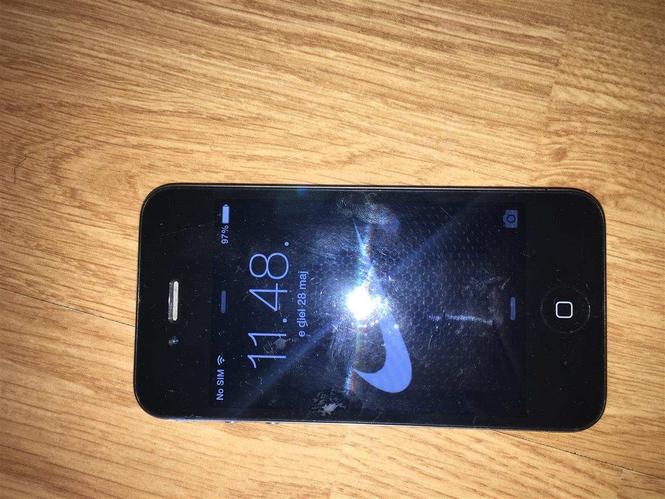 shes iphone 4 