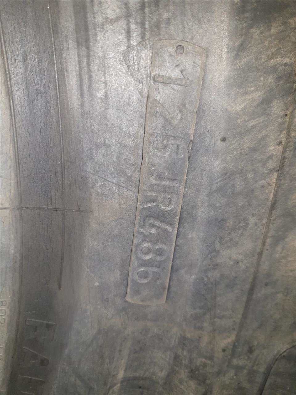 Gom-per-tractor-te-madh