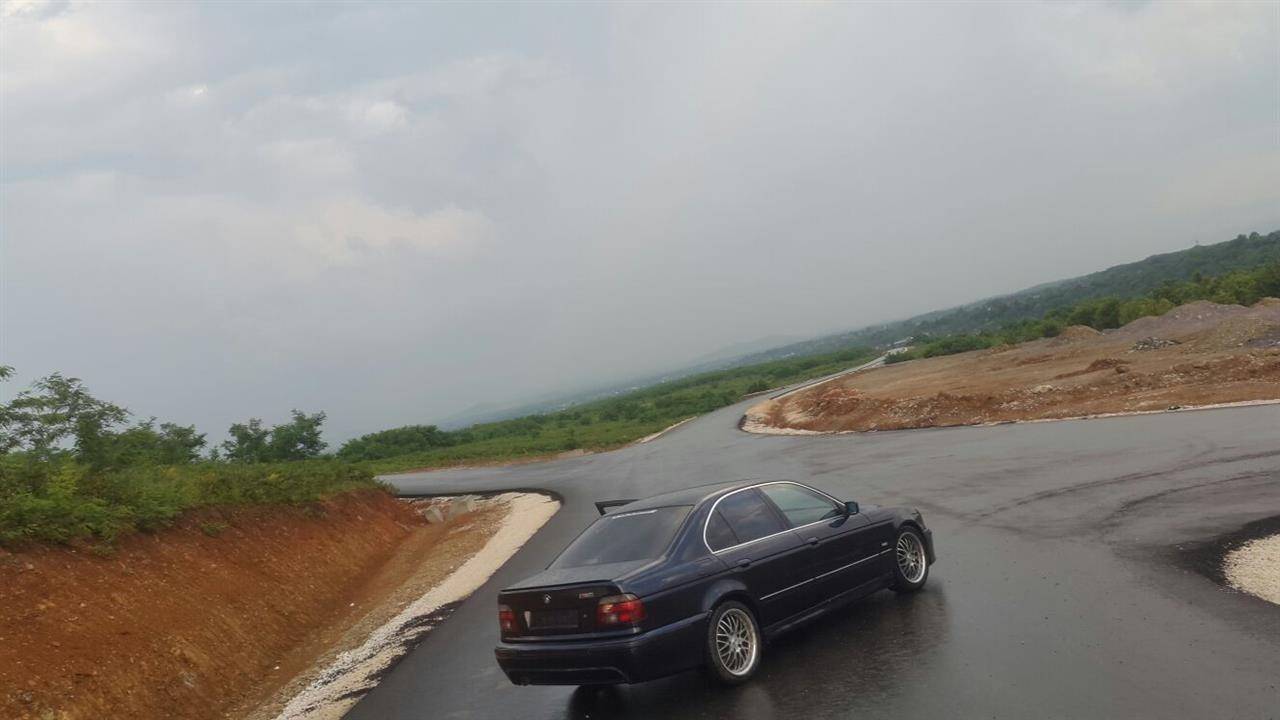 bmw-E39-m-packed
