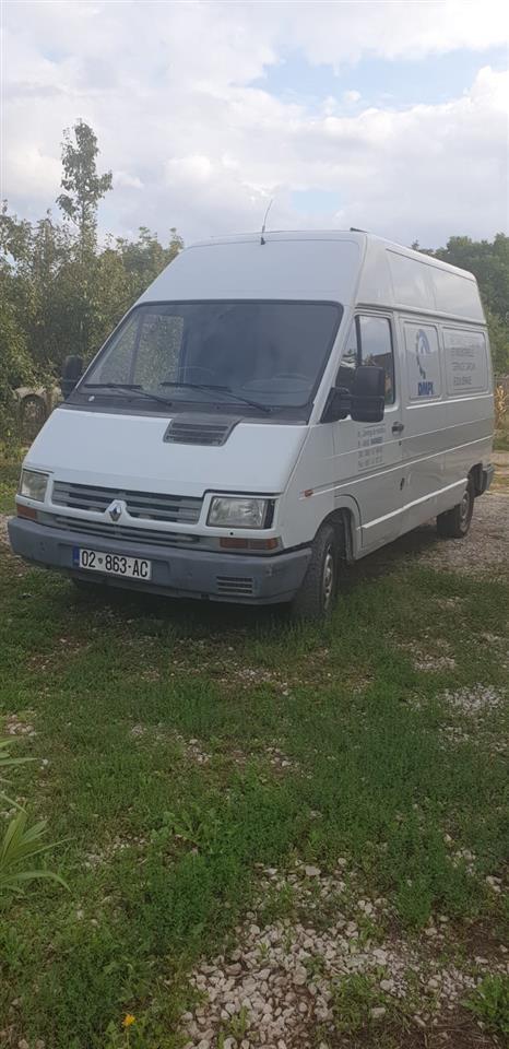 Renault-Trafic-