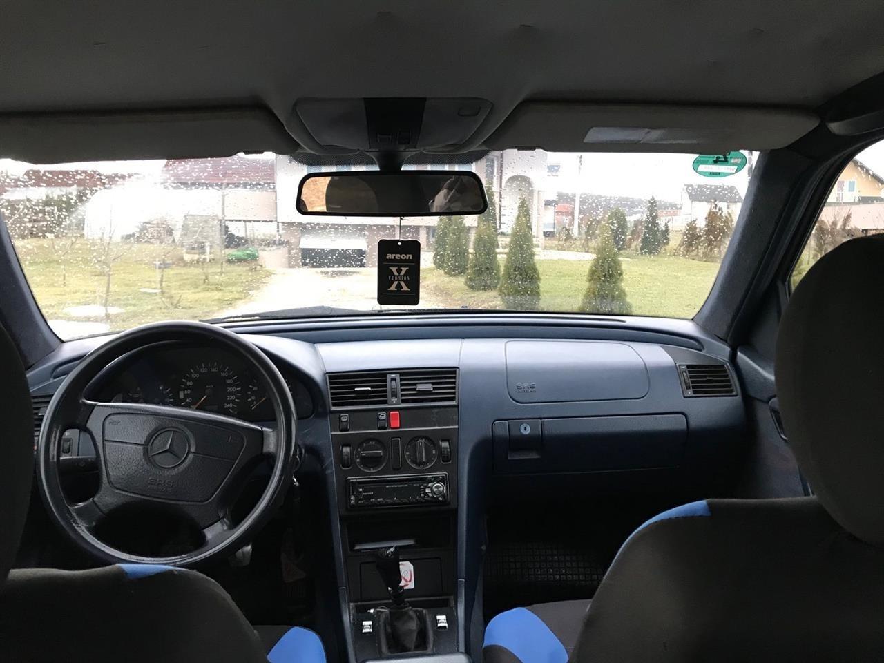 Mercedez-c220