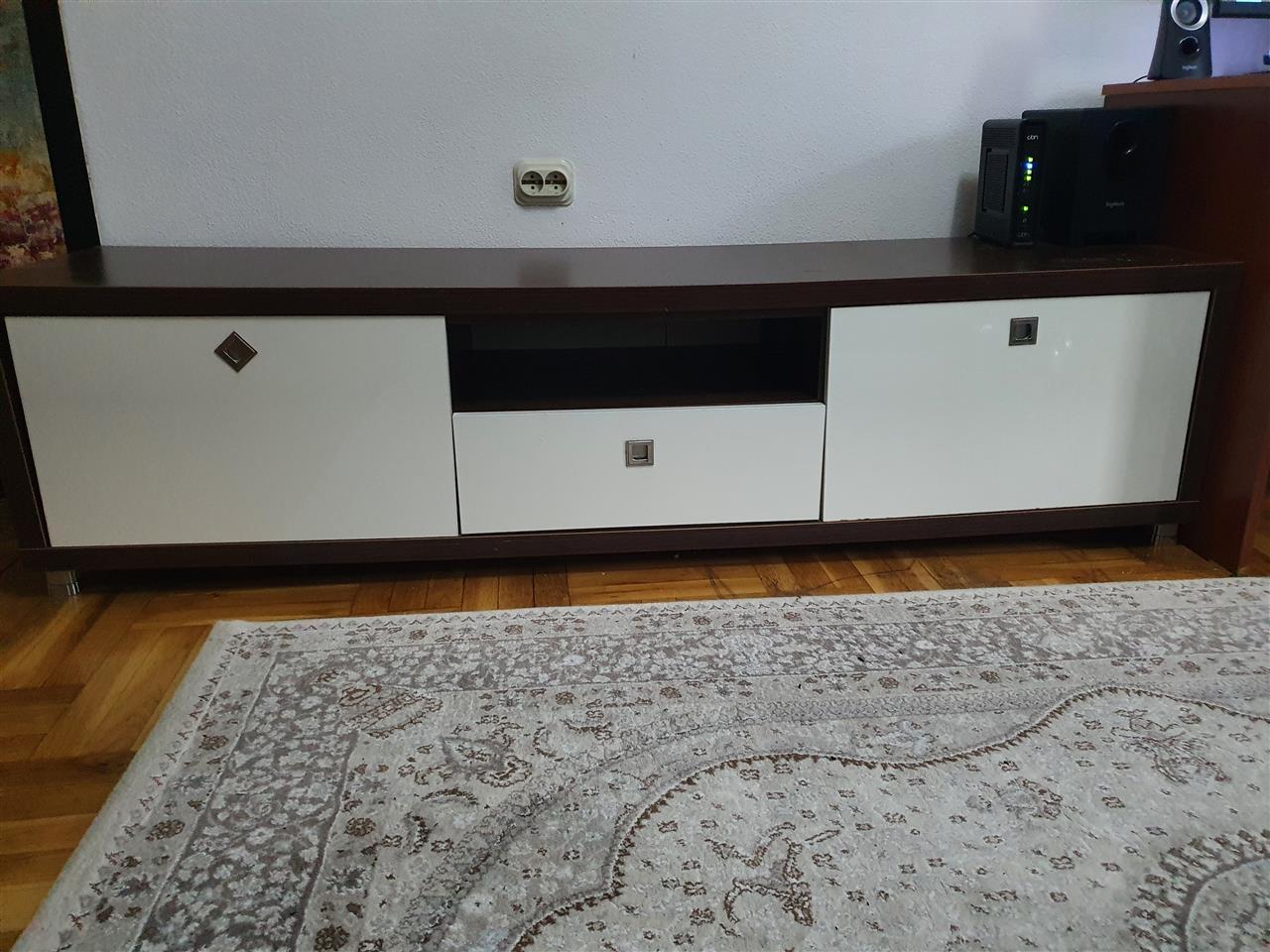 Komode-per-Televizor
