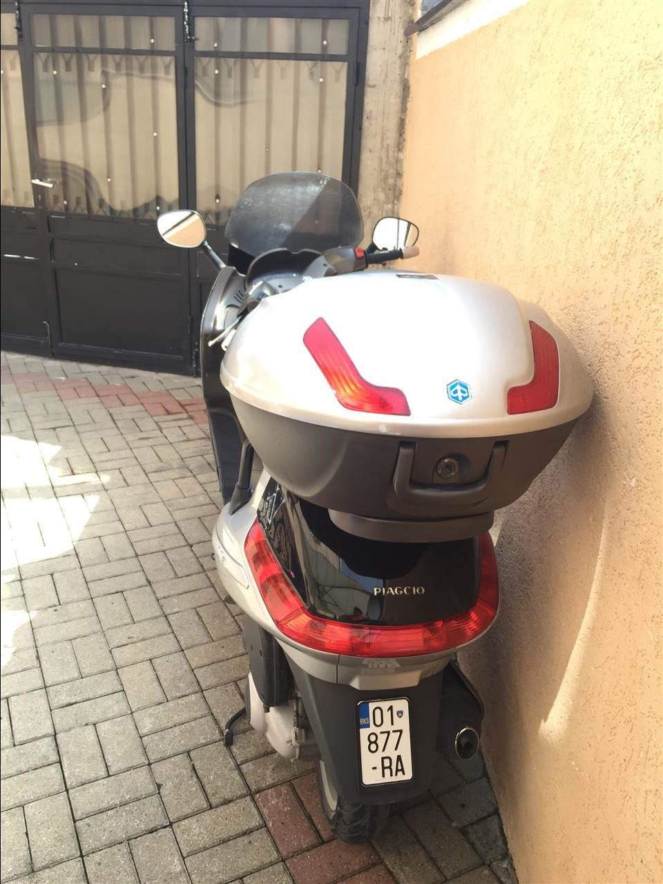 Piaggio-x8