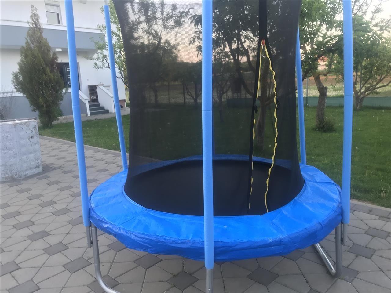 Trampoline-