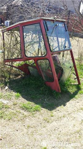 Kabina-e-traktorit-massey-ferguson