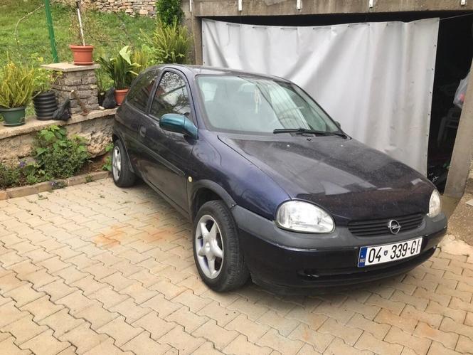 Shitet opel corsa B