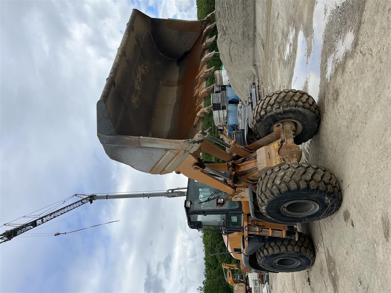 Case921E