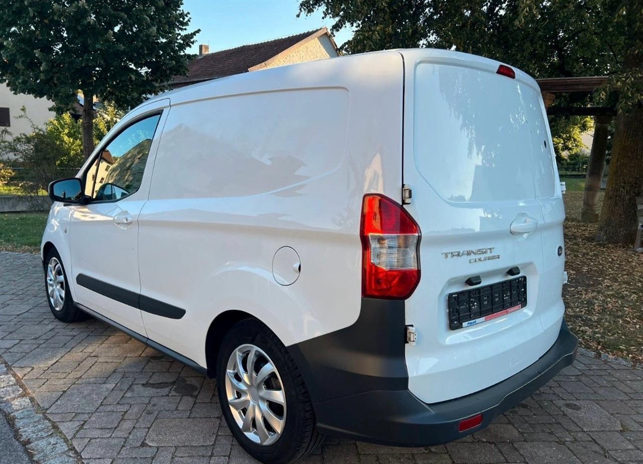 Ford-Transit-Courier-2015