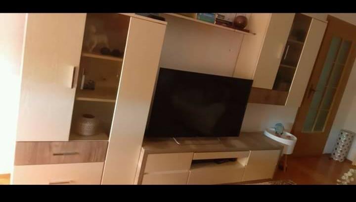 Komodë-për-TV