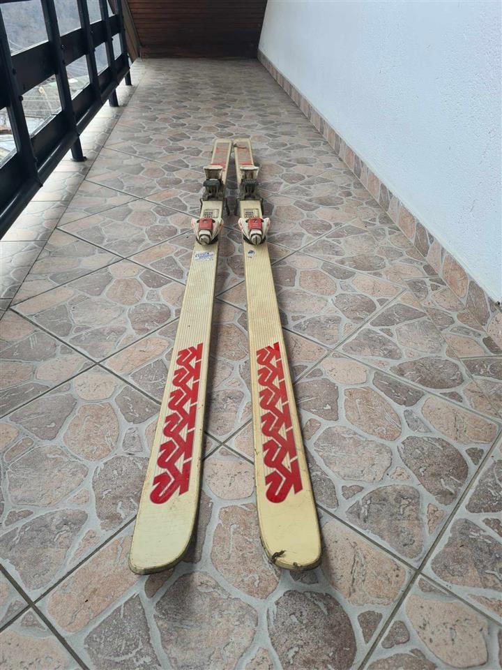 Shes-Ski-