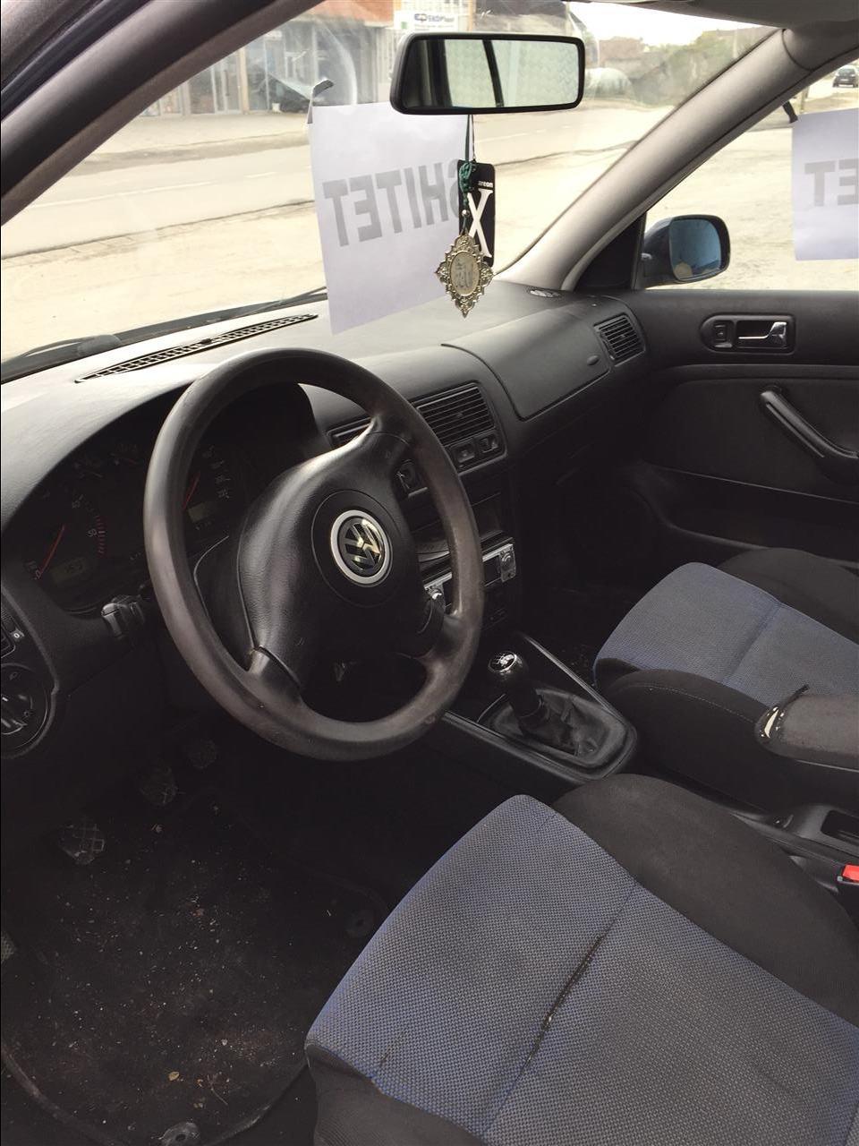VW-Golf--01