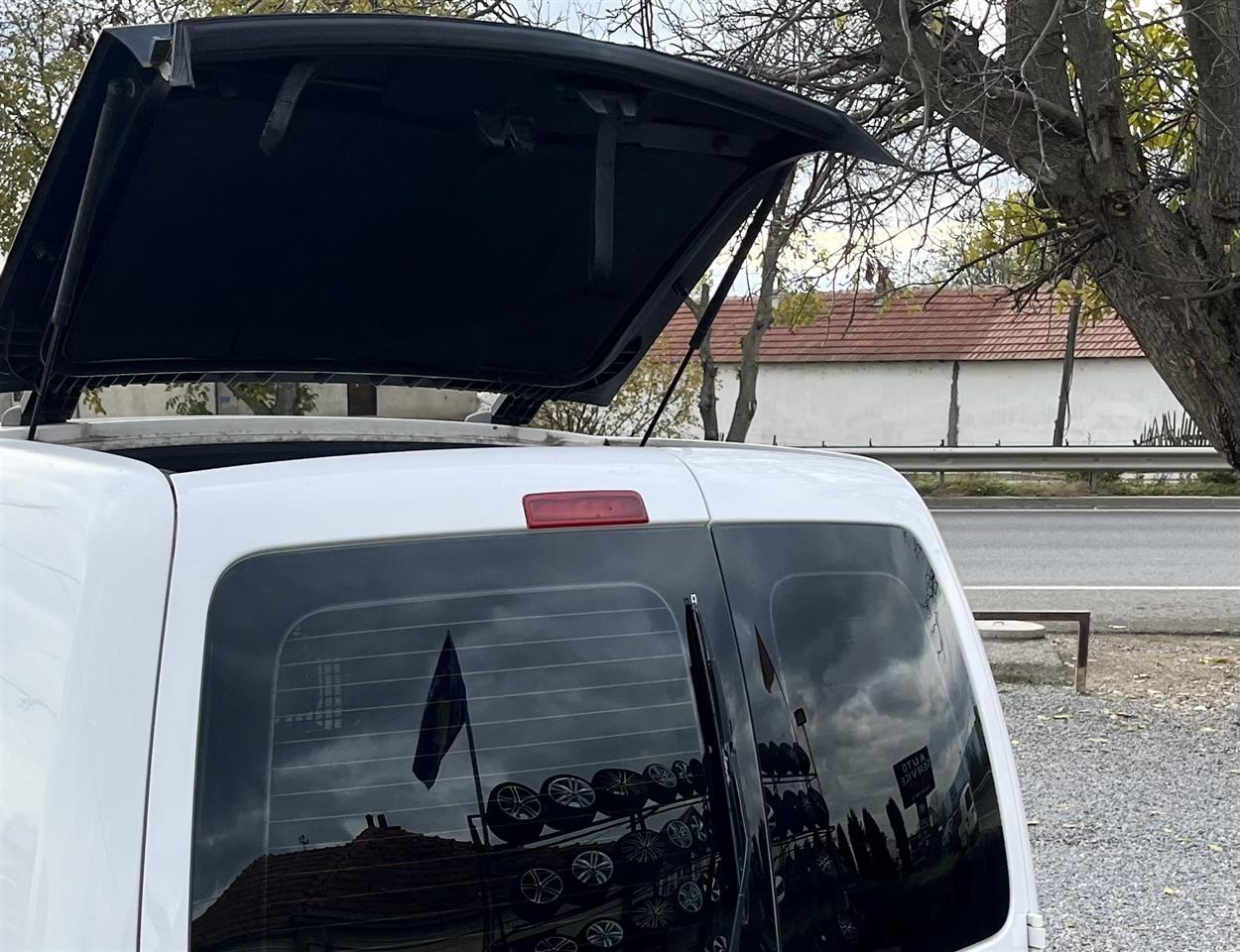 VW-Caddy-1-9-TDI-DSG