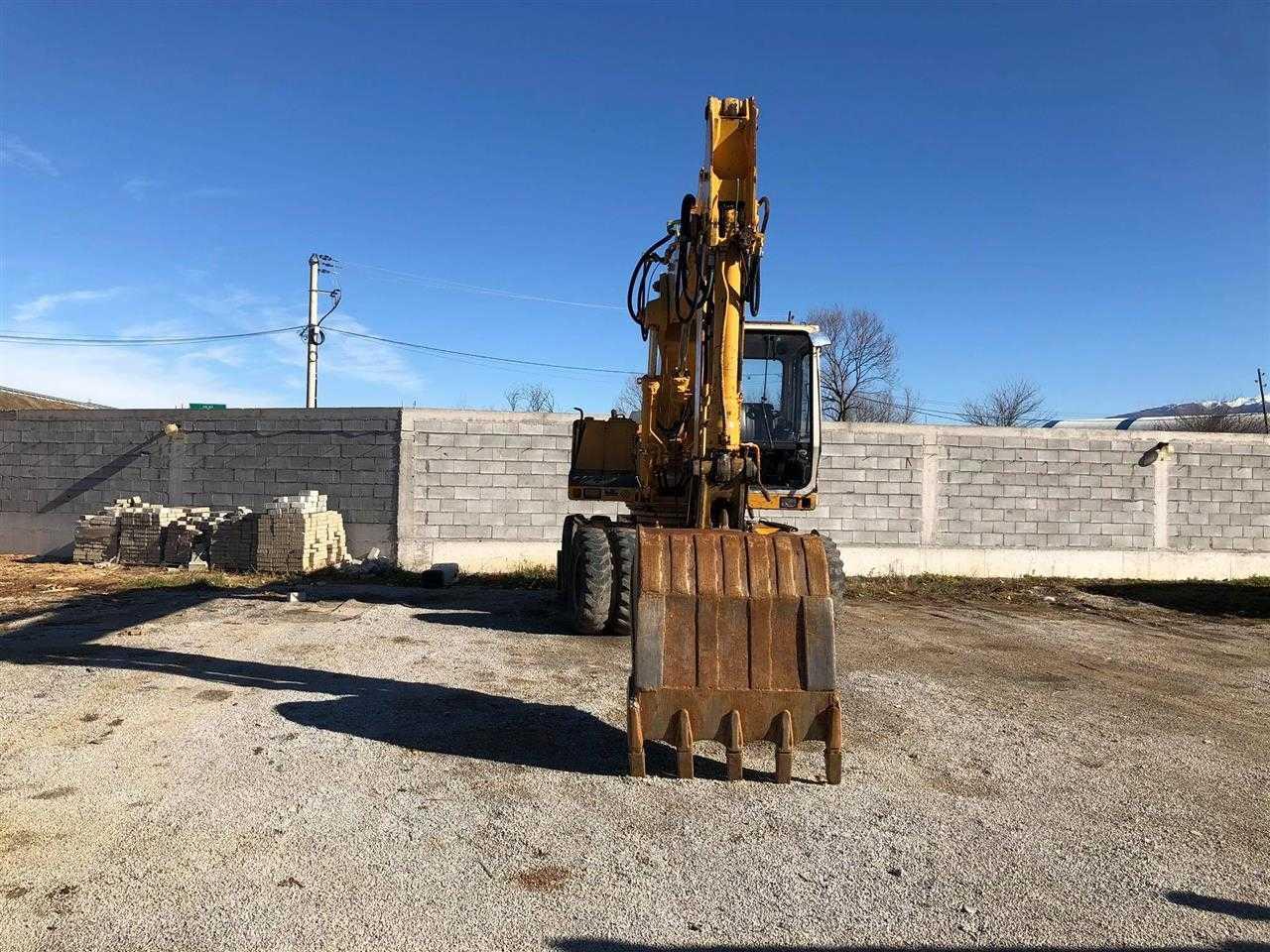 LIEBHERR-902-