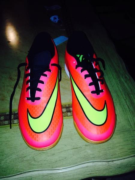 Puma-NIKE-HYPERVENOM