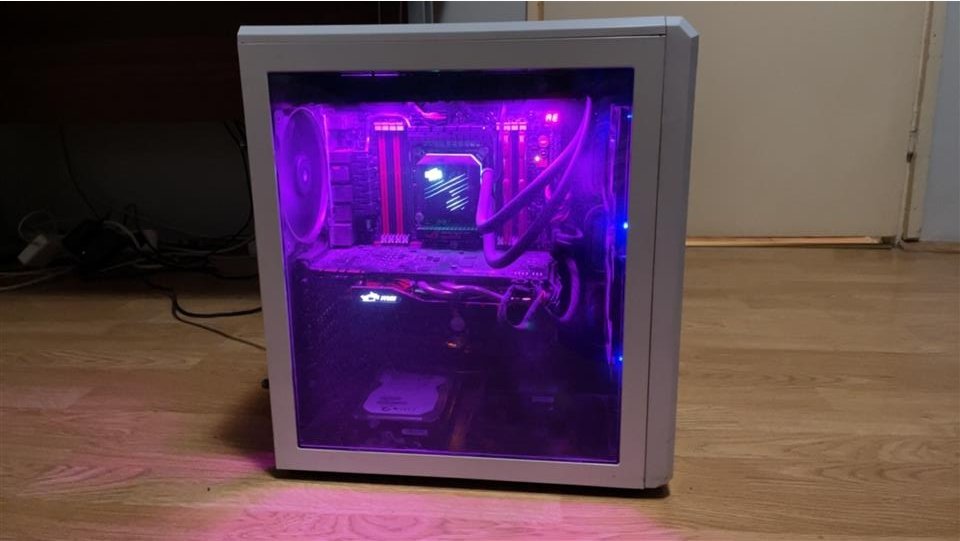 Gaming-Setup--PC-+-Monitor-