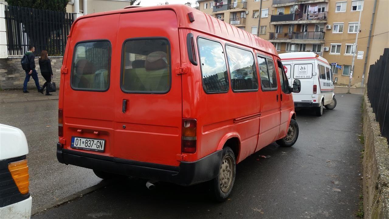 Minibusi-Ford-Transit-