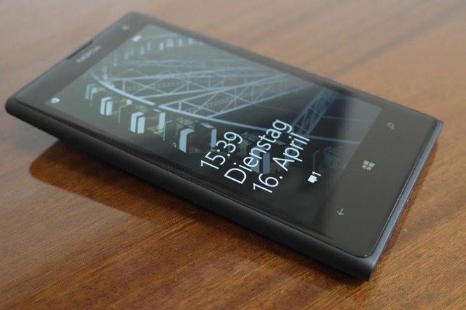 Nokia 909 