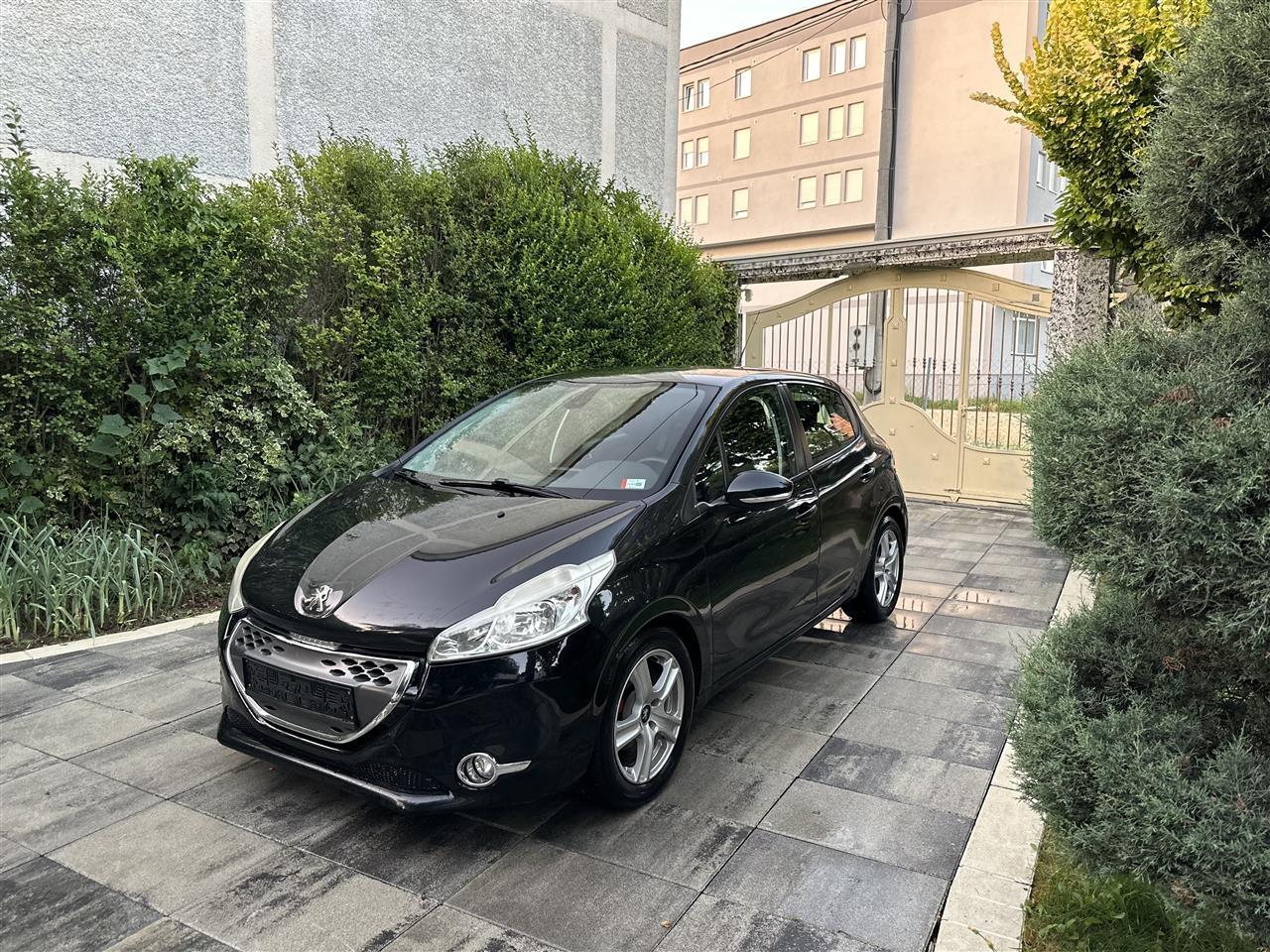 PEUGEOT 208 “ AUTOMATIK “ DIZEL RKS 2012 Prishtinë