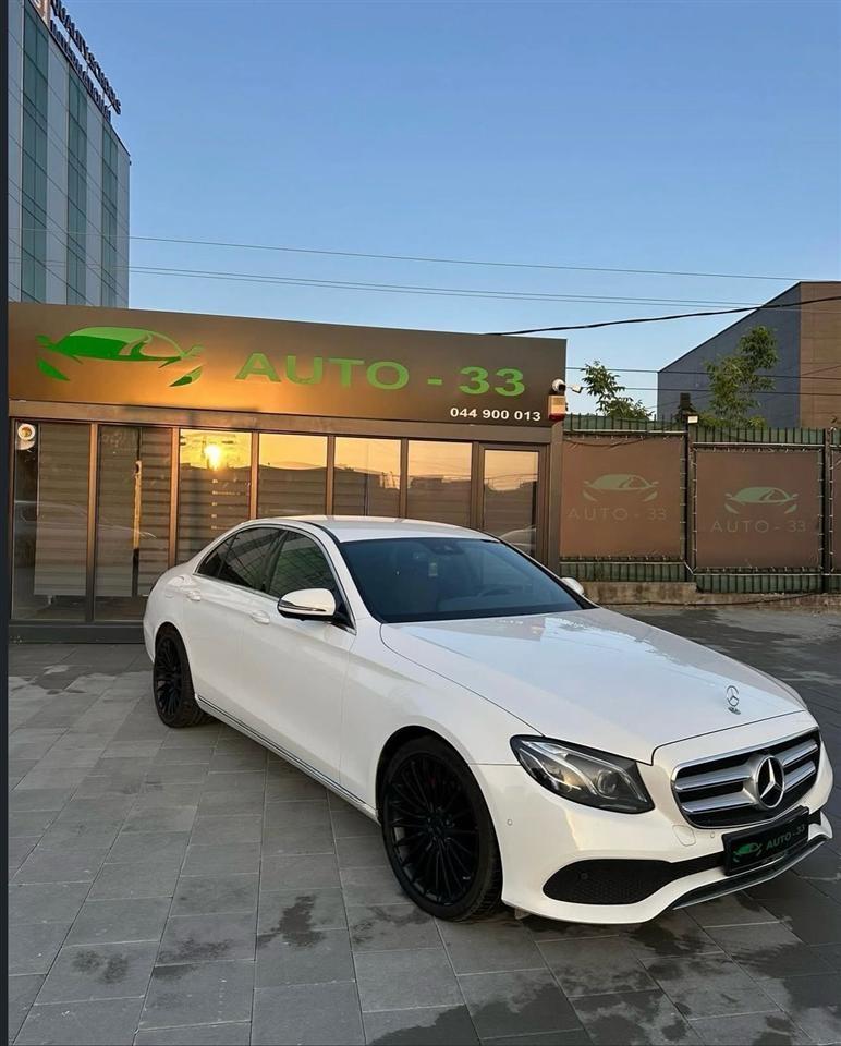 MERCEDES-E220