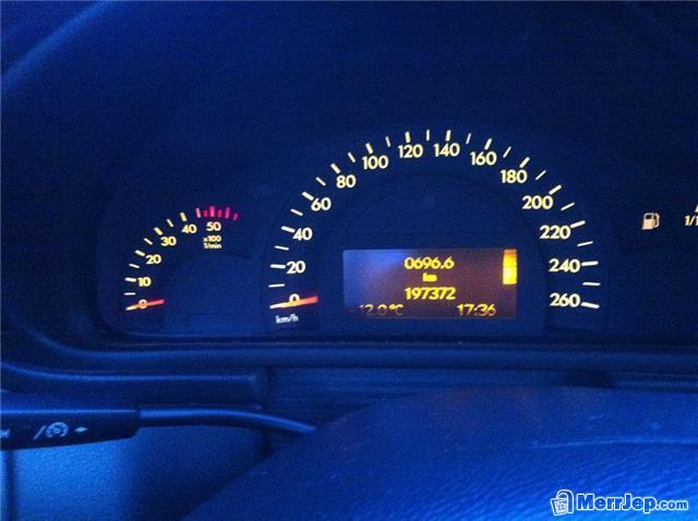 Mercedes-c220--02-