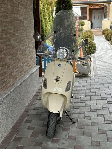Vespa lxv per pjes 