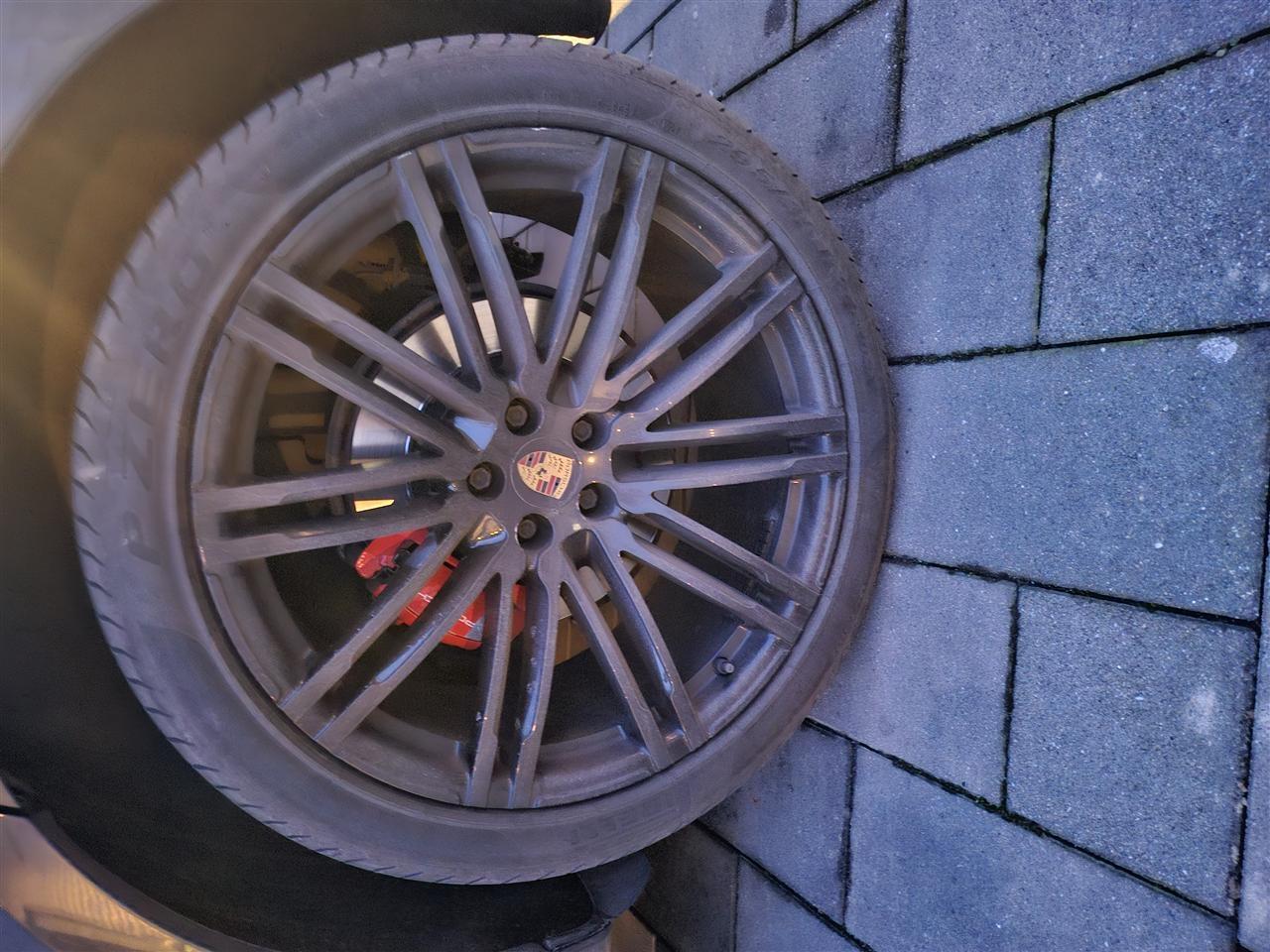 Porsche-macan-GTS-panorama