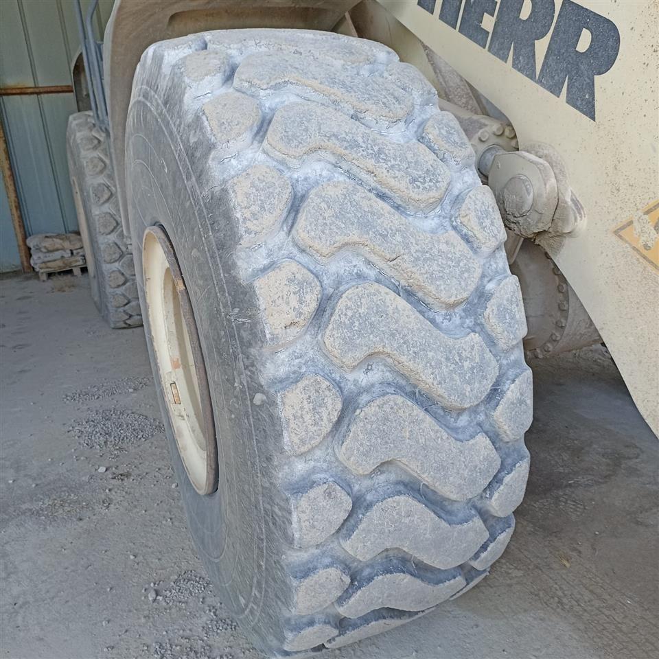 LIEBHERR-580-2plus2
