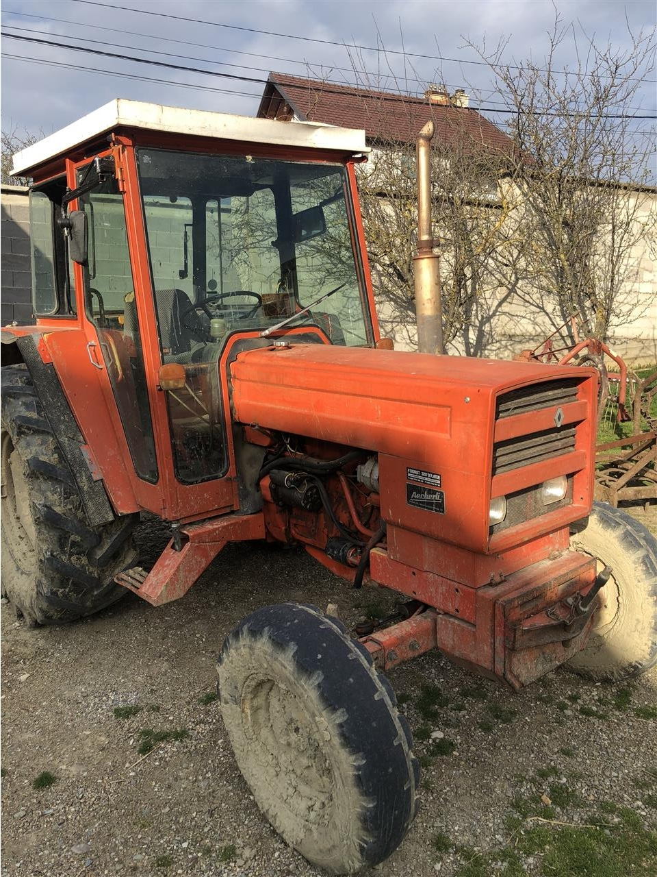 Traktor-Renault-651