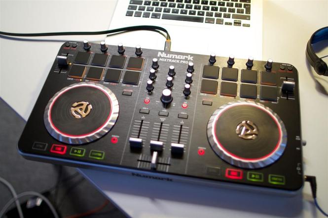 Numark Mixtrack Pro 2