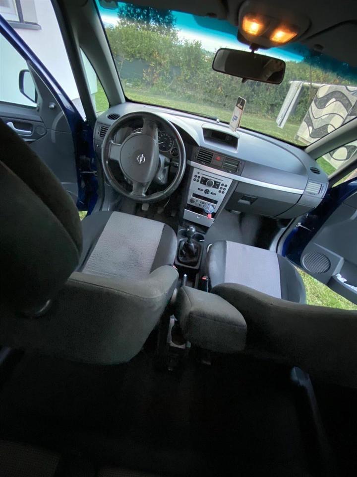 Opel-Meriva-2005