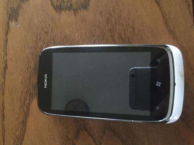 NOKIA 610