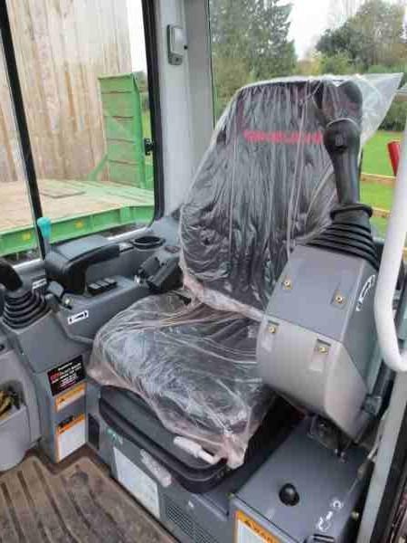 2012-Takeuchi-TB235