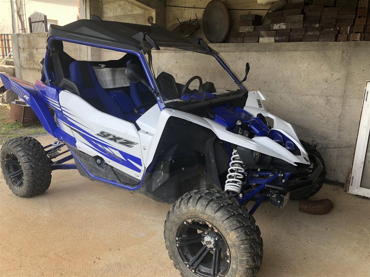 Shitet-Yamaha-me-4-rrota