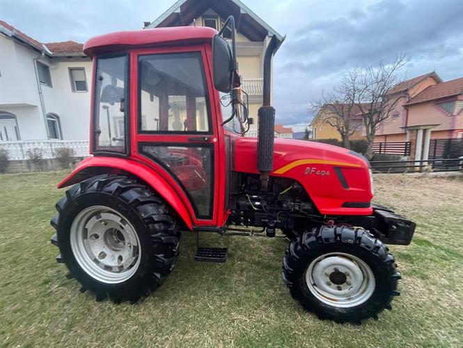 Traktor DF 404