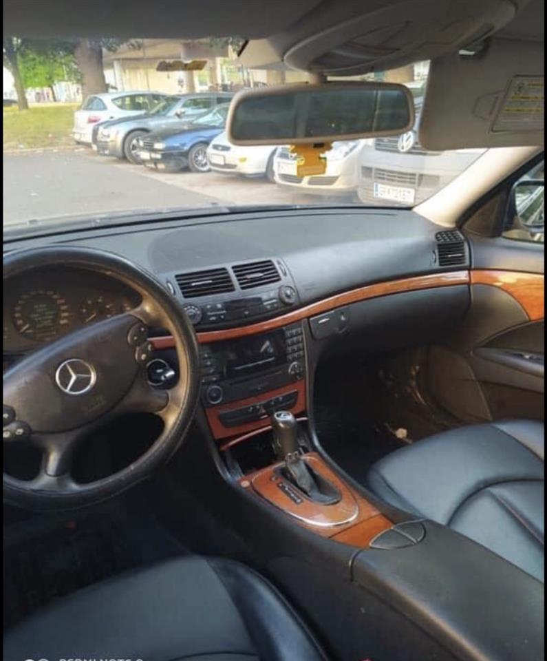 Mercedes-E200