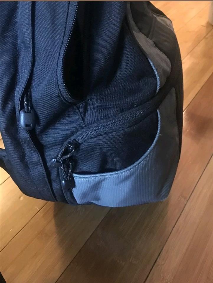 Çantë-profesionale-Lowepro-Compudaypack