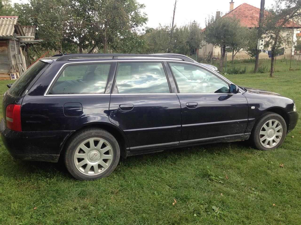Audi--A4--00