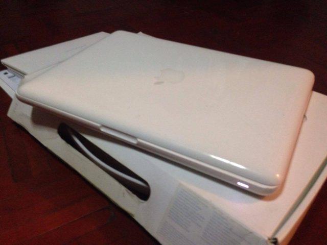 Macbook white 13' 
