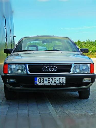 Audi 100 