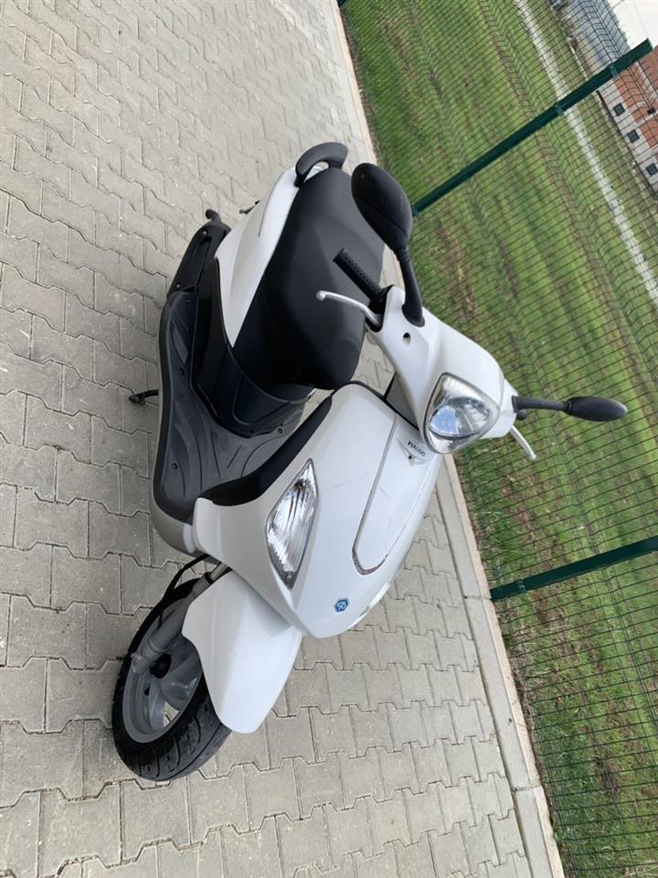 Shes-Piaggio-2011