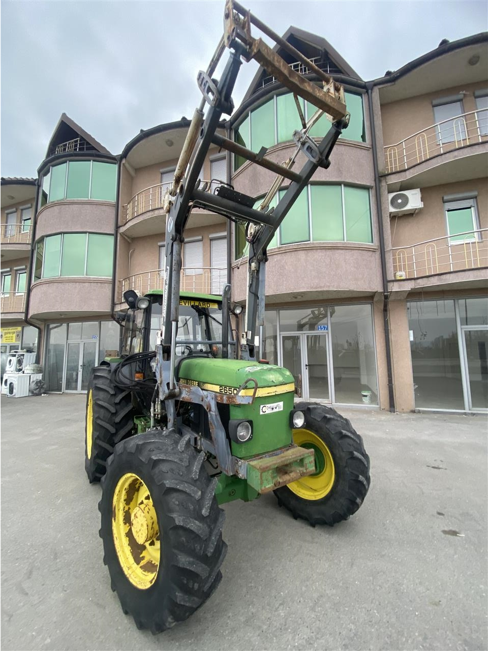 Shitet-JOHN-DEERE