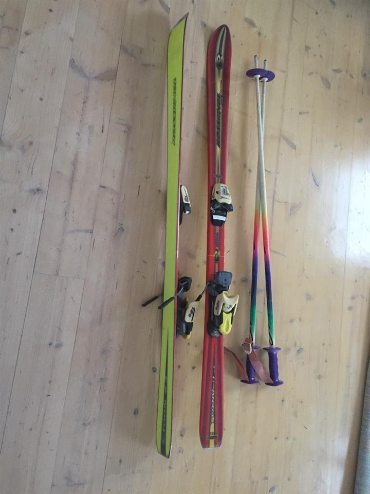 Skija