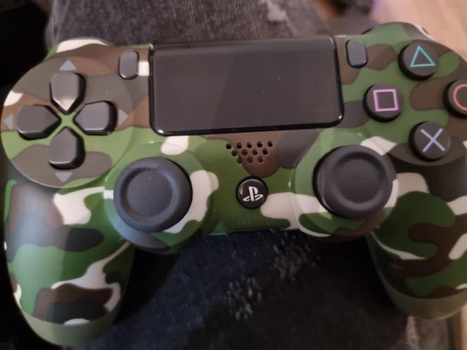 PS4 controller 