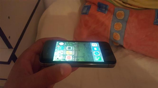shes iphone 4s 