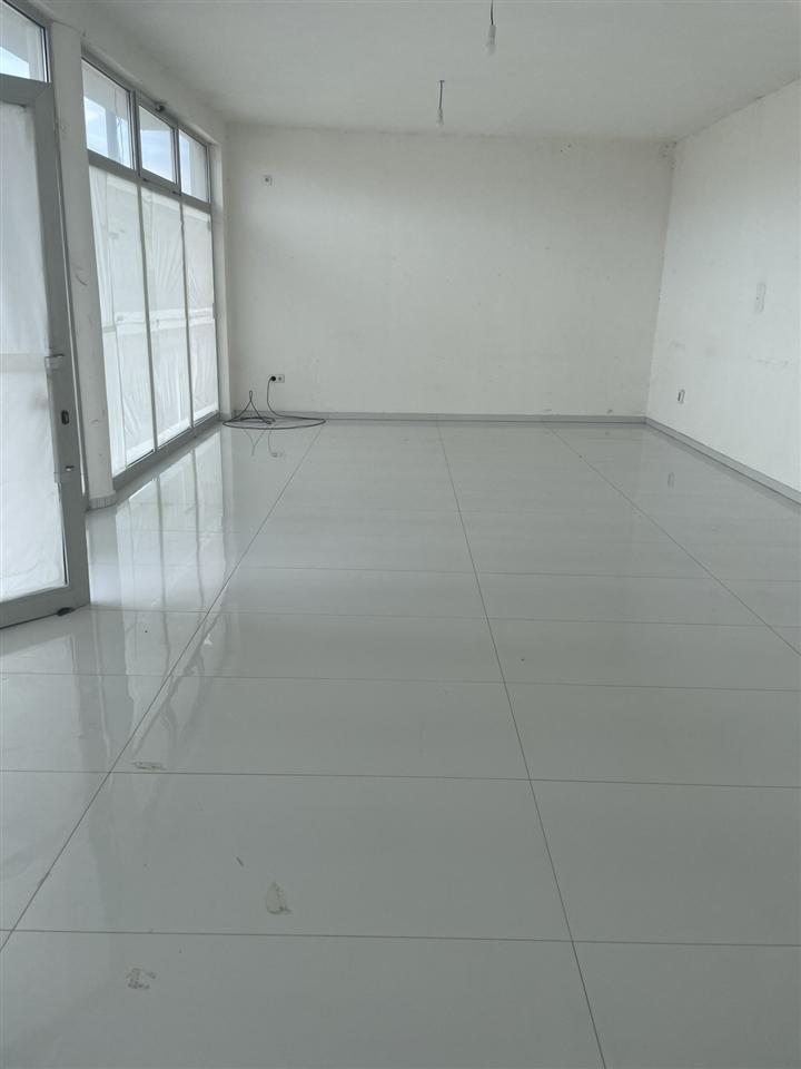 Jepet-me-qira-Lokali-60m--rrugen-Salla-e-Panaireve--Shkabaj