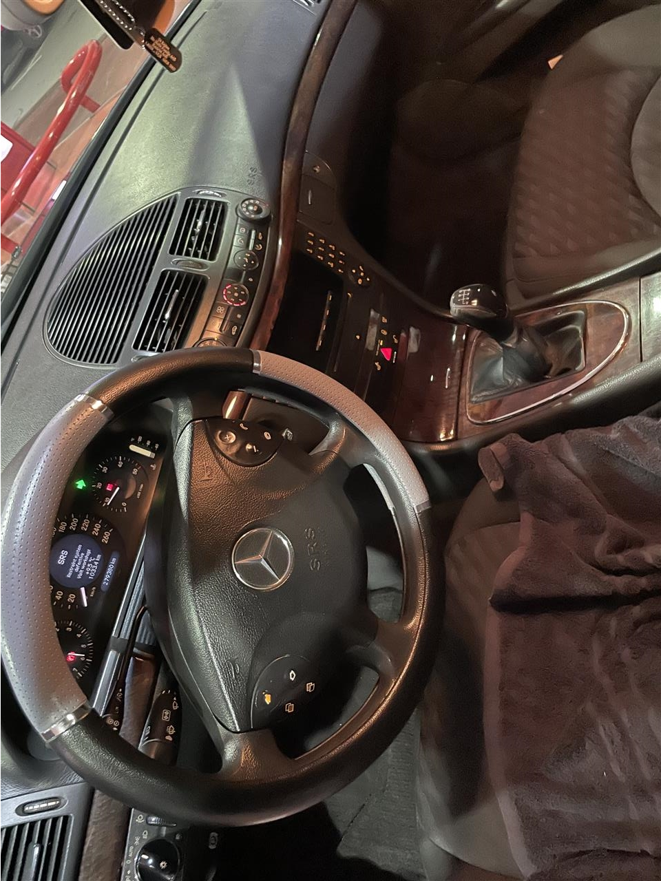Mercedes-E-200