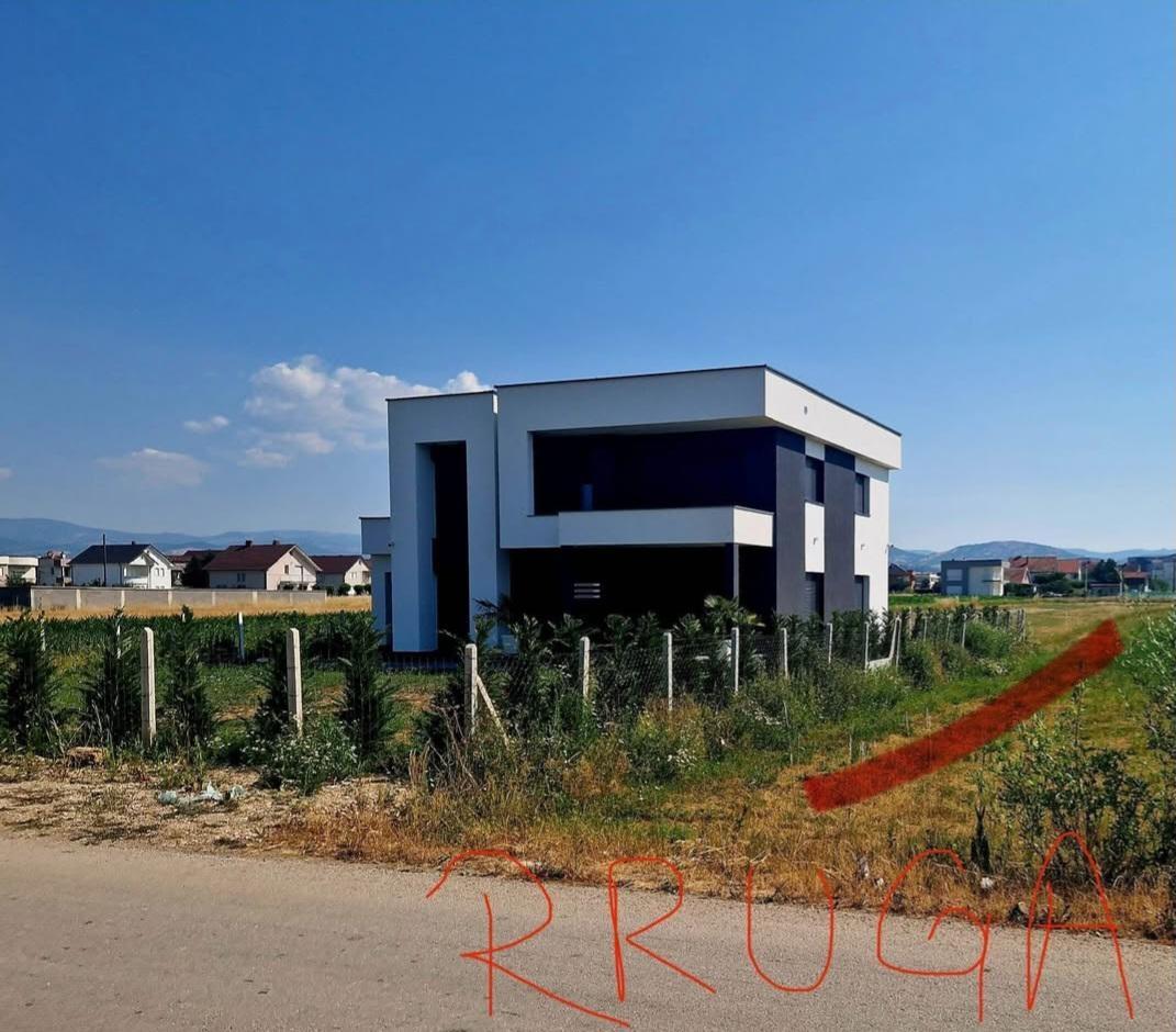 Tokë-në-shitje